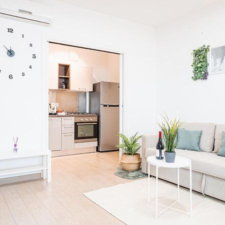 Apulialux - Elegant Apartment Con Netflix Bari Bagian luar foto