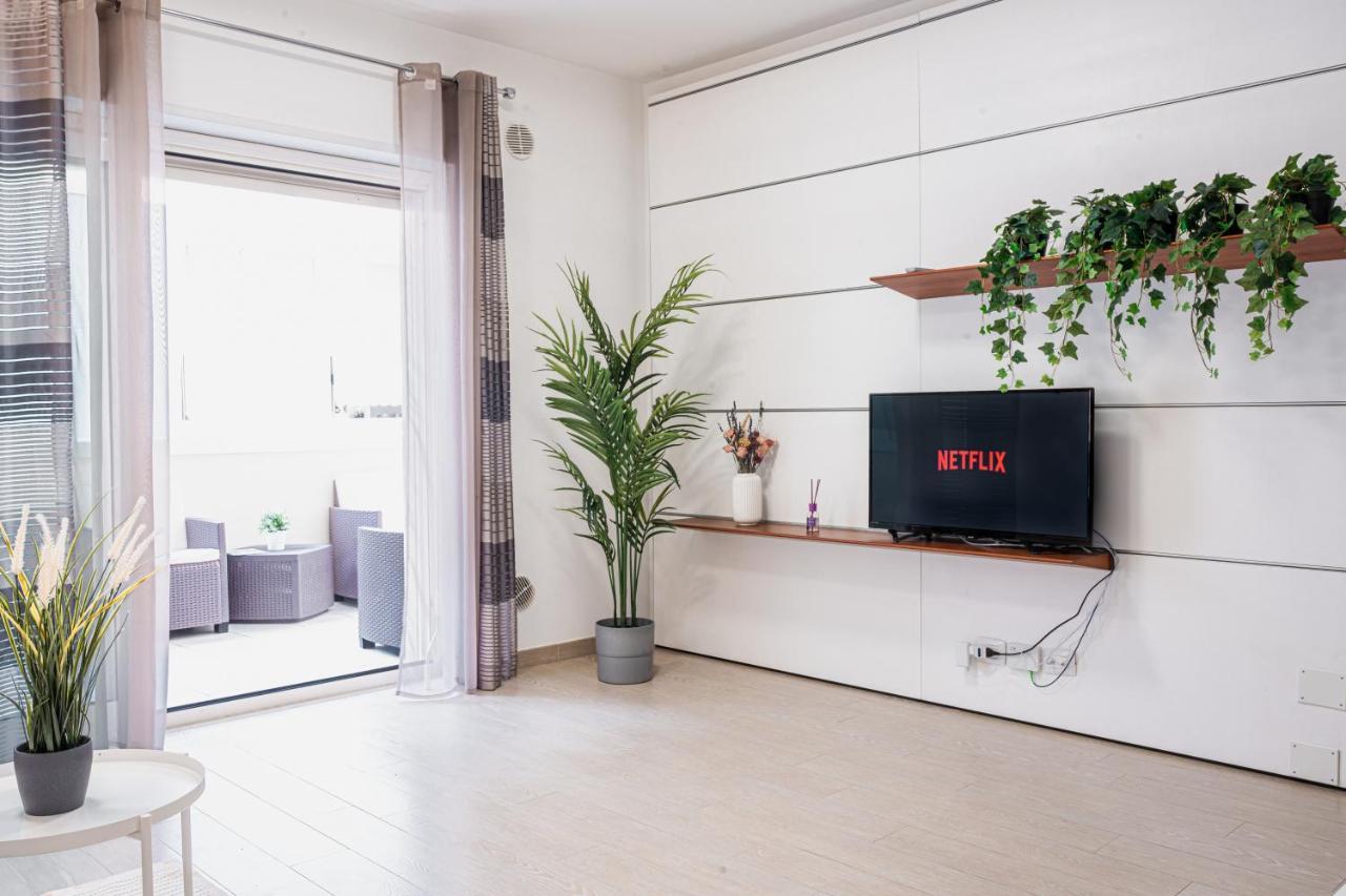 Apulialux - Elegant Apartment Con Netflix Bari Bagian luar foto
